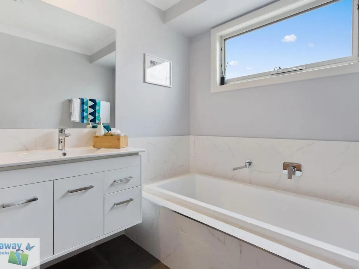 Holiday home Sapphire Shores At Pambula Beach